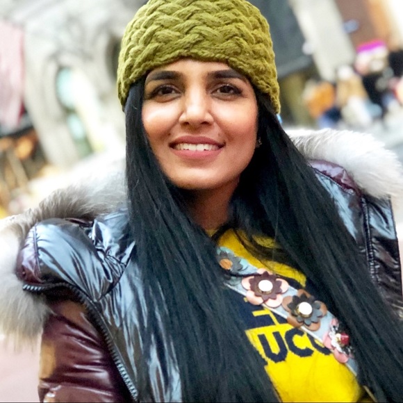 Follow me on Instagram for fashion & ideas. - Picture 1 of 6